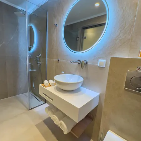 Luxury Naoum - Adults Only يميناريا